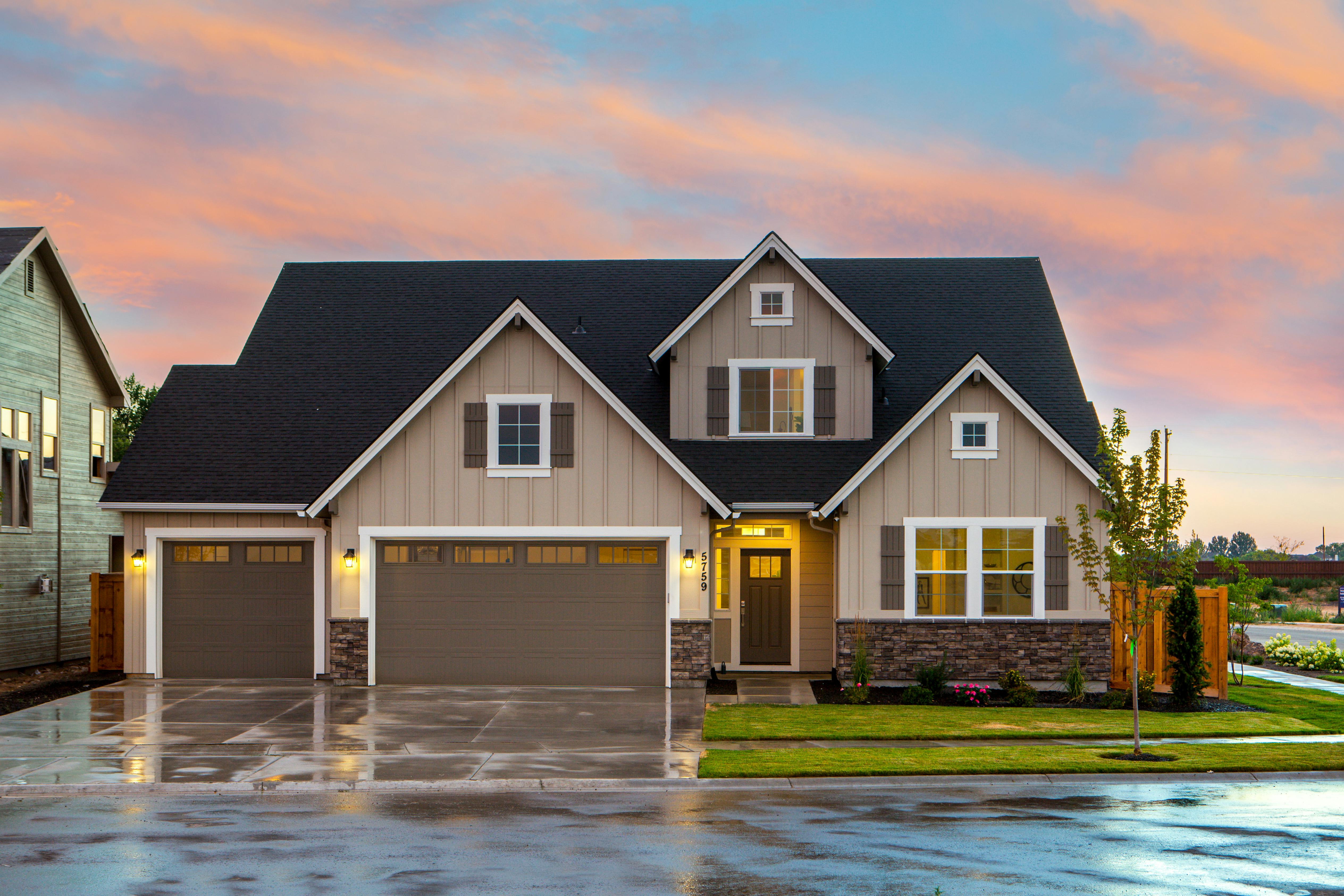 500+ Cozy House Photos · Pexels · Free Stock Photos - House Plans With 3 Car Garage