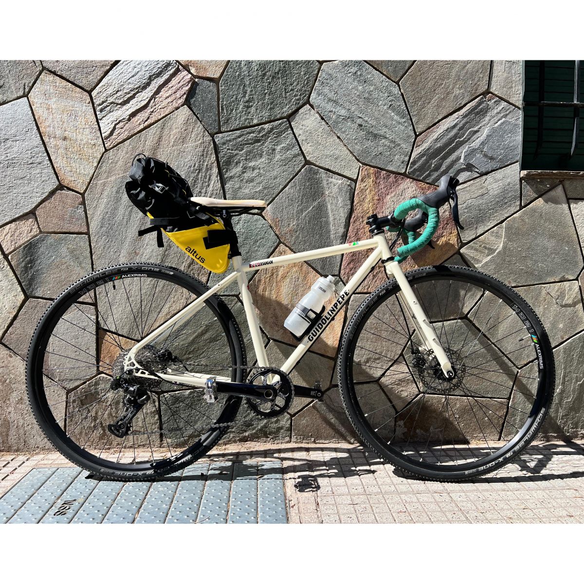 Altus Danubio J30 Bolso Bajo Asiento Ciclismo - Tienda Online de - Altus Cre Good To Work For