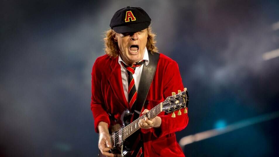 Angus Young: Der AC/DC-Gitarrist im Interview - How Old Is Angus Young? AC/DC Guitarist’s Rock 'n' Roll Age