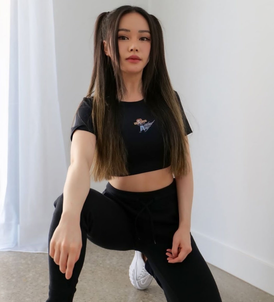 Chloe Ting Vermögen 2025 Einkommen, Freund, Karriere, Bio - Chloe Ting Net Worth 2025: YouTube Fitness Queen’s Income Sources