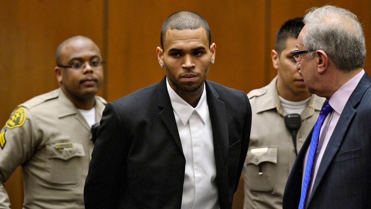 Chris Brown Arrested In 5-star Hotel Hours After Landing In Uk Before World Tour