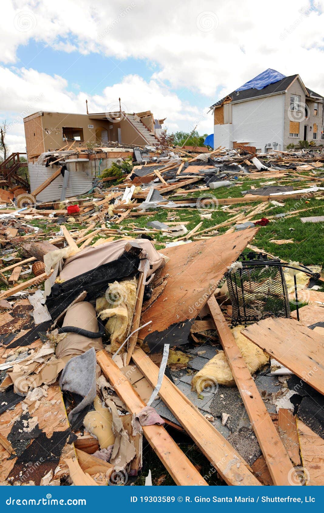 St. Louis Tornado Aftermath: 5 Dead, 5,000 Homes Damaged, Curfew Enforced