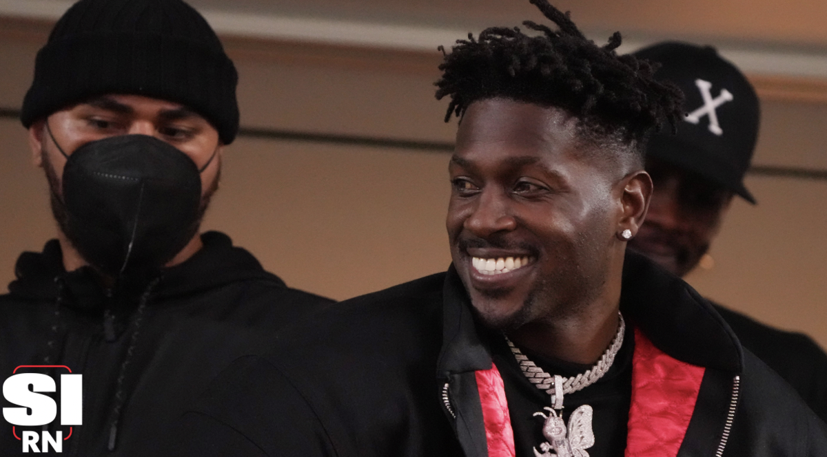 Ex-NFL WR Antonio Brown Arrested in South Florida - Sports Illustrated - Antonio Brown Allegedly Arrested After Viral Video Shows Him Firing Shots In Miami Brawl