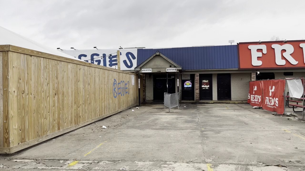 Exterior view of Reggie's in Baton Rouge, La | Fox News Video - Pnc Bank In Baton Rouge La