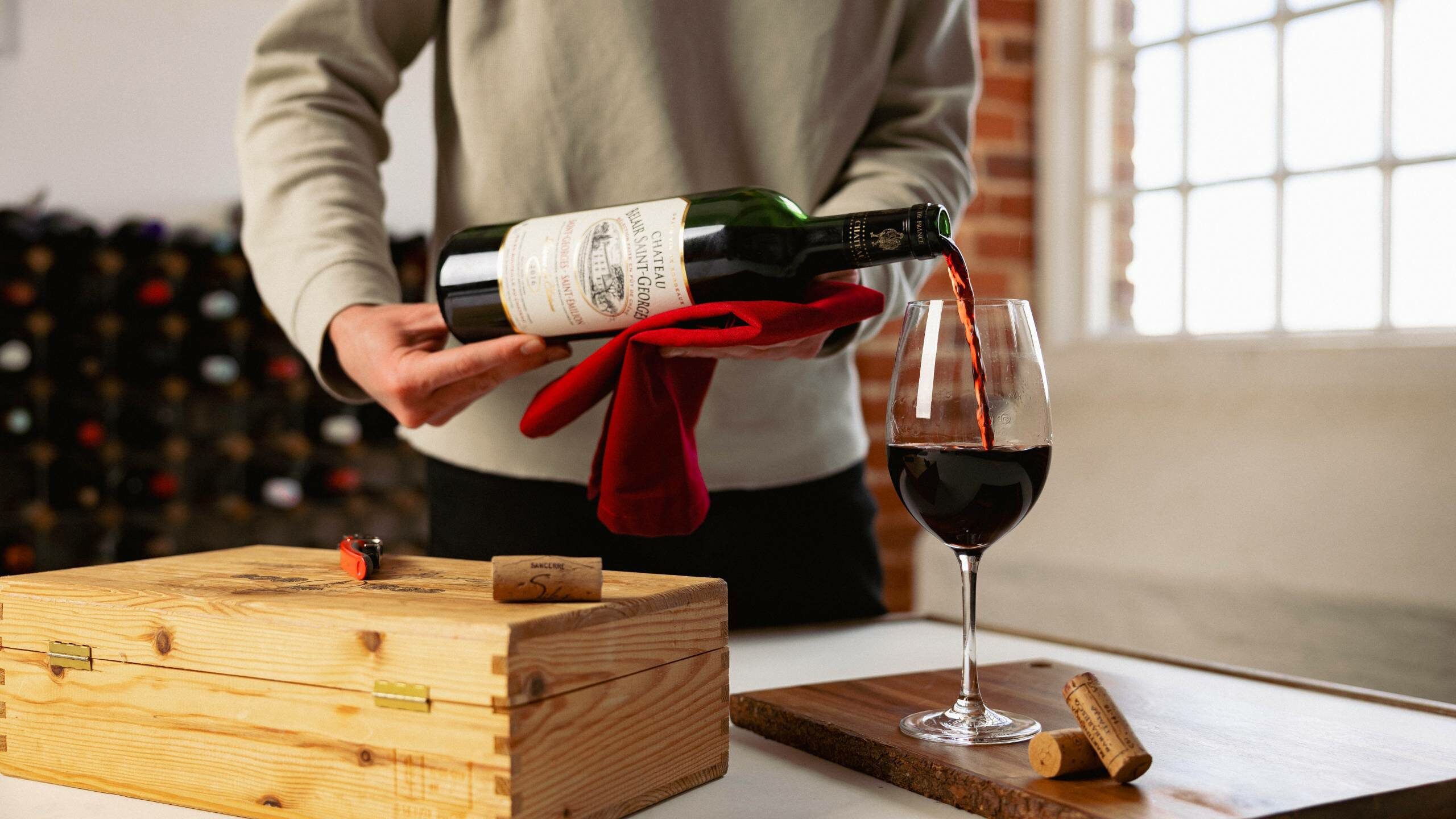 How to Pour Wine | Wine Guide | Virgin Wines - Wine World - Wine & Spirits