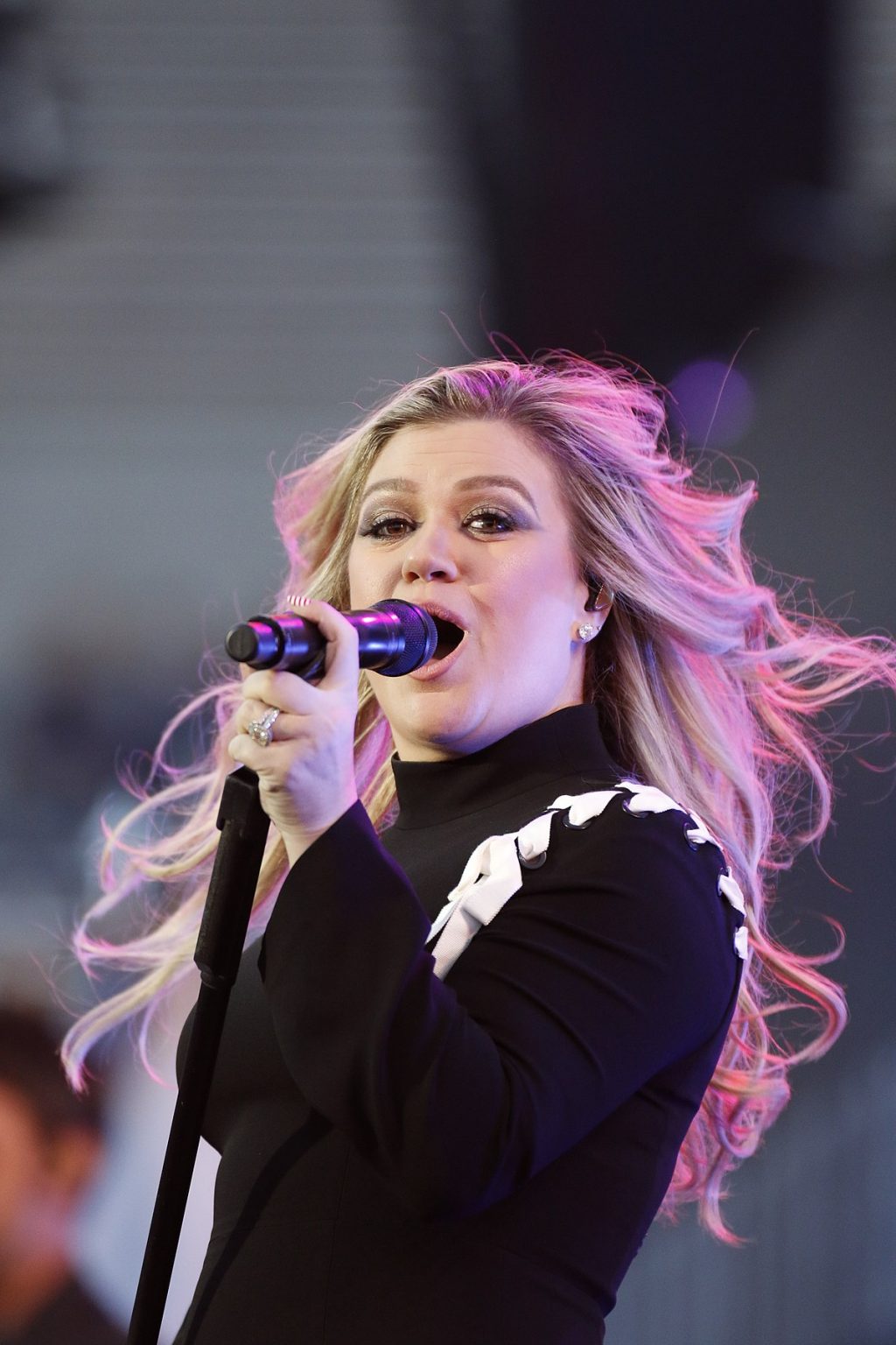 Kelly Clarkson - Biography, Height & Life Story | Super Stars Bio - How Old Is Kelly Clarkson? Singer And Host’s Age In 2025
