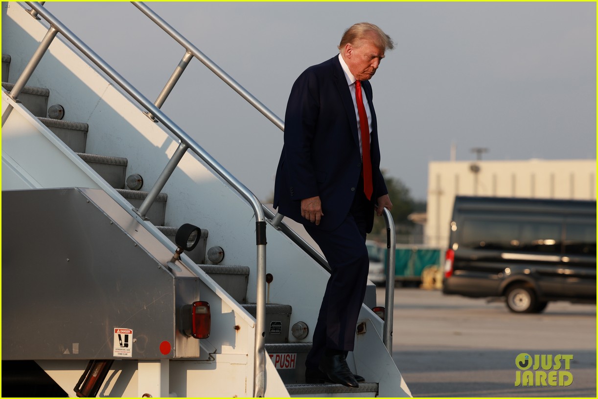 Photo: donald trump height weight revealed 05 | Photo 4962927 | Just - How Tall Is Trump? Donald Trump’s Height In 2025