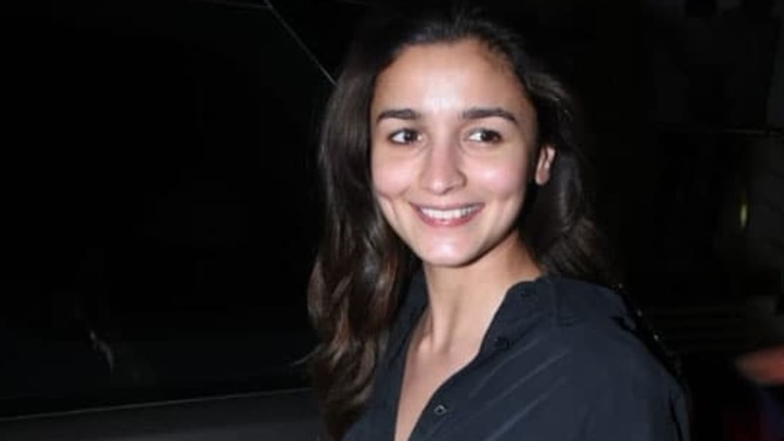 Pregnant Alia Bhatt spotted outside Bandra home in black. See pic - Alia Bhatt Pregnant? Bollywood Is Losing It Over This Clue!