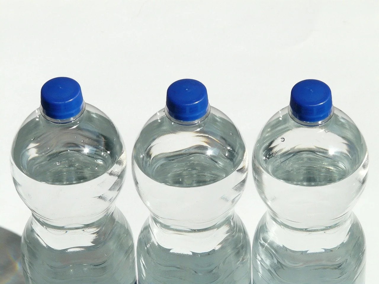 Pros and Cons of Bottled Water - Pros & Cons Reviews - Pros And Cons Of Water Bed
