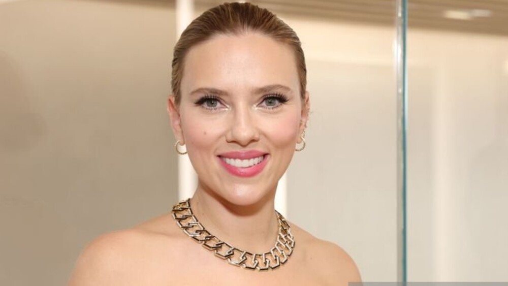 How Old Is Scarlett Johansson? Marvel Star’s Age And Career Rise