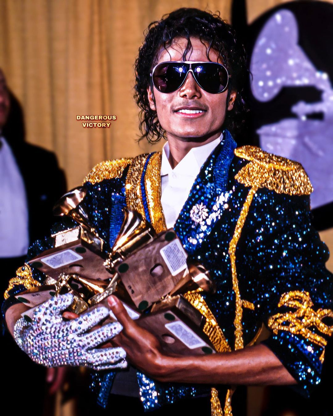 Tess | MJ Fan ⚡️ on Instagram: “ LEGEND 📸: Michael Jackson setting a - Michael Kors Charlotte 3 In 1