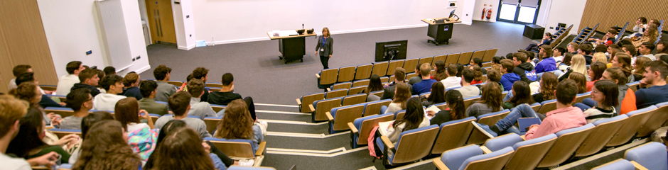Is Warwick Accounting And Finance (uk) Or Smu Business (sg) Better For Breaking Into Finance?