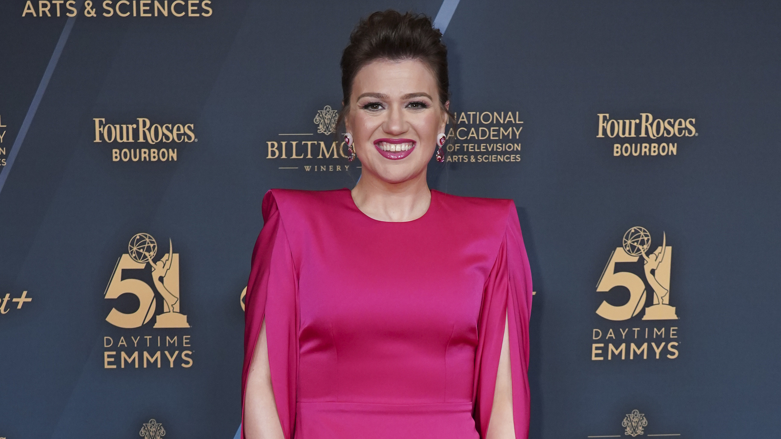 Kelly Clarkson Net Worth 2025: Singer, Host & Icon’s Full Wealth Profile