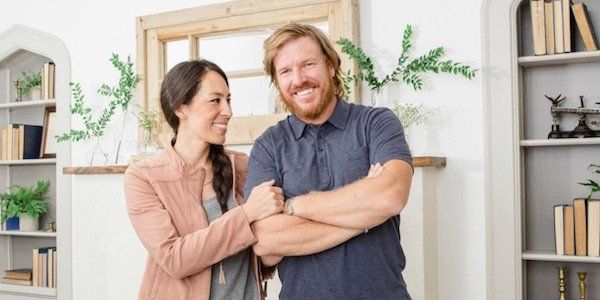 Why Some Fixer Upper Fans Are Scared For Joanna And Chip Gaines - Is Joanna Gaines Pregnant? Fixer Upper Fans Are Convinced