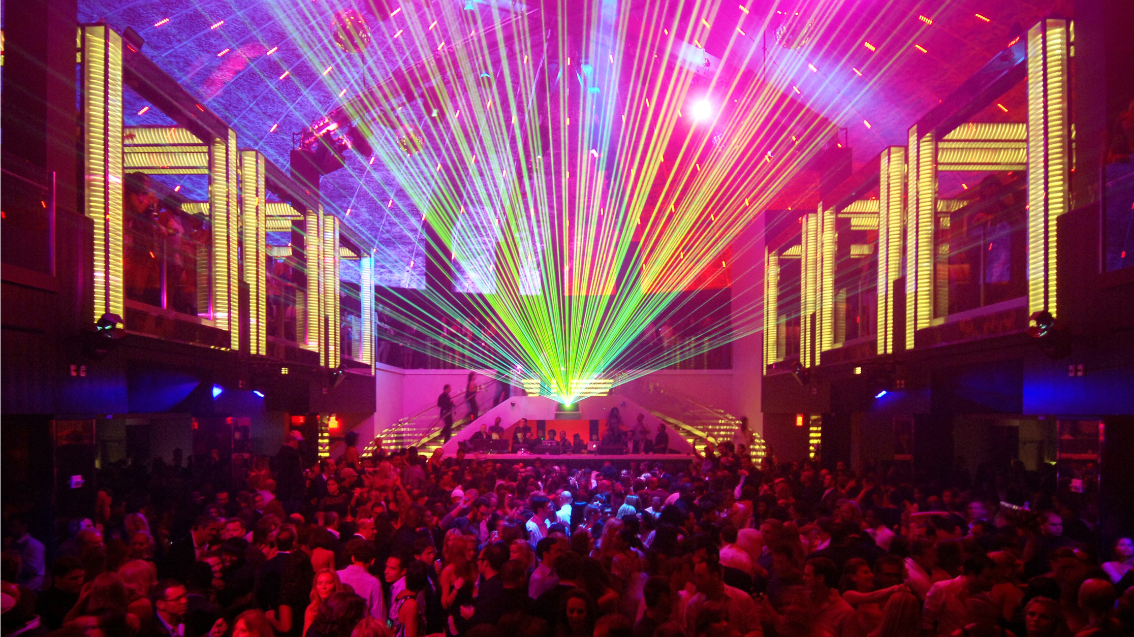 15 Best Clubs in the US For a Night of Pure Fun - Club Hawthorne Crestwood & Fanatics Sportsbook