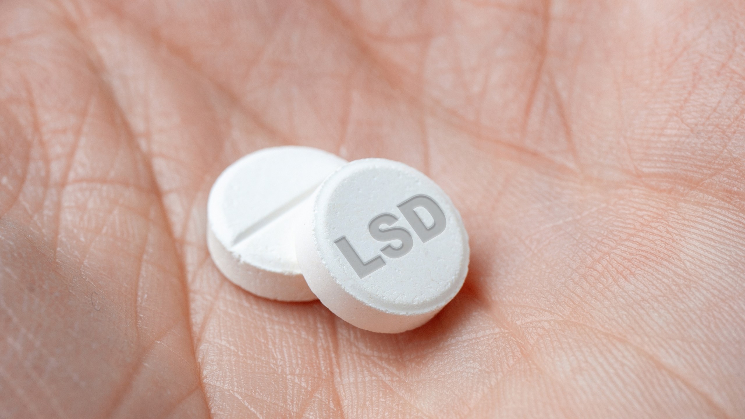 A woman took 550 times the usual dose of LSD, with surprisingly - Can Lsd Be Absorbed Through Skin
