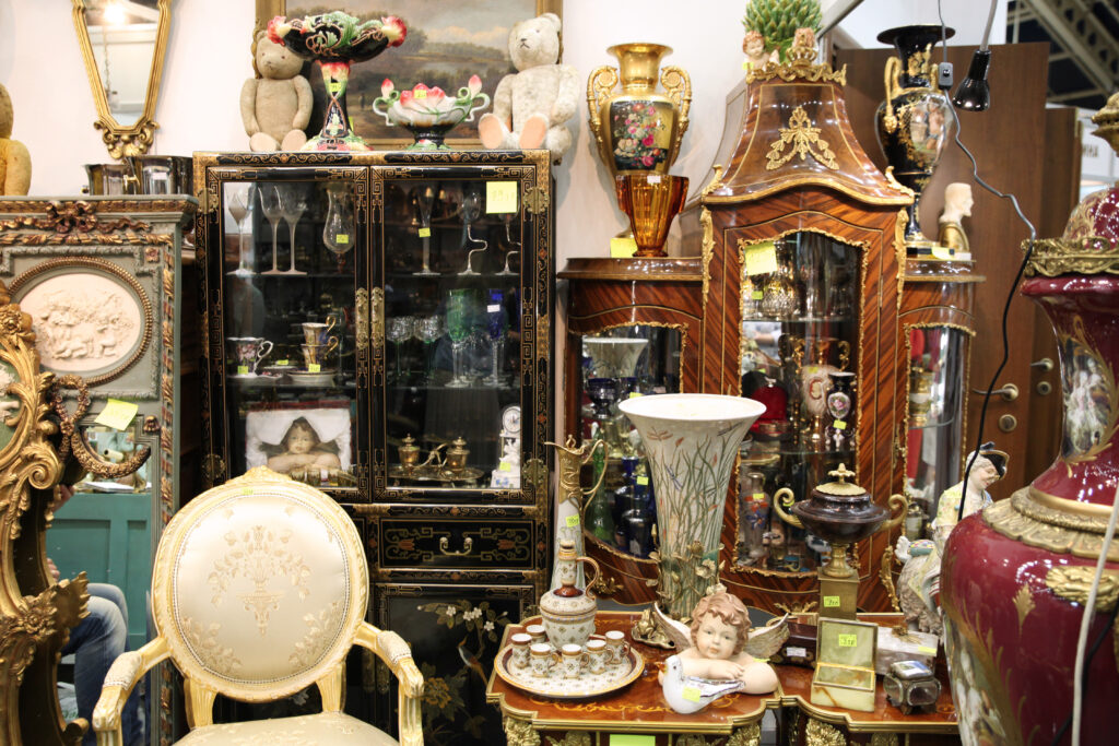 Antiques - What Should I Look Out For? - The Alleyways Antiques - Antiques Roadshow Every Story Tells A Treasure Promo