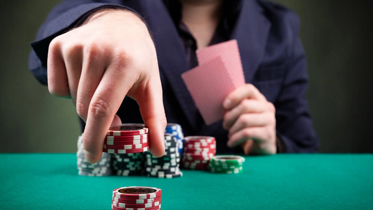 Blooming Poker Paradise - How Much Does A Poker Dealer Make