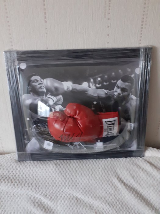 Boxing - Mike Tyson - Boxing glove - Catawiki - Mike Tyson Launches Boxing Glove-shaped Knockout Gummies In Colorado