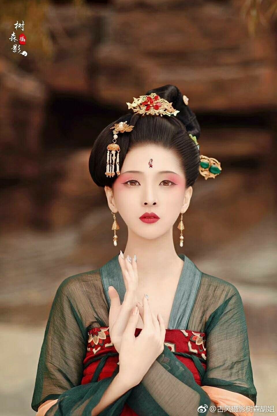 Chinese Traditional Dress, Traditional Fashion, Traditional Dresses - How Chinese Douyin Kuaishouchen South China
