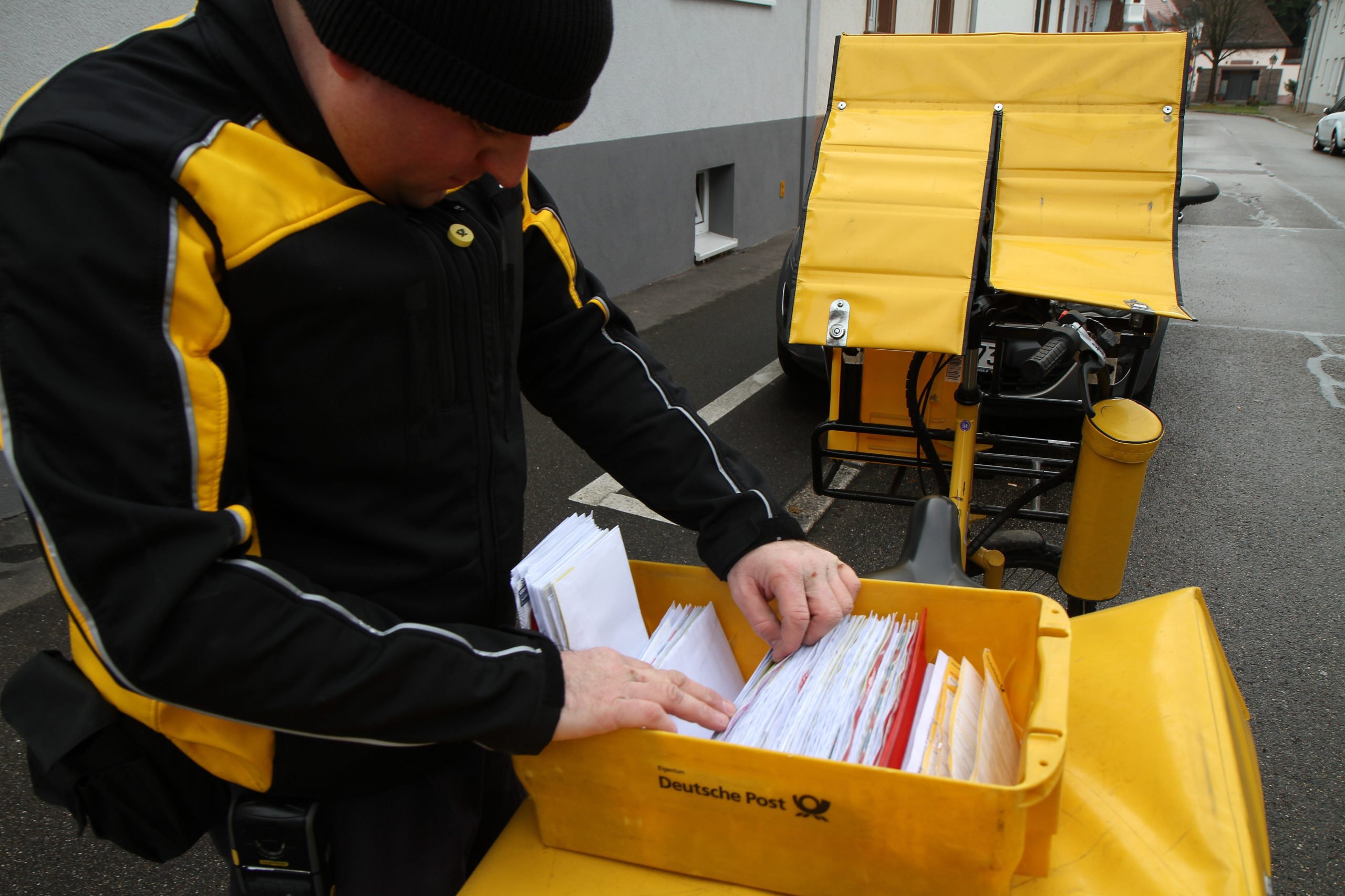 Deutsche Post will Gesetz ändern und Briefe seltener zustellen - Post Menopause Supplements For Weight Loss