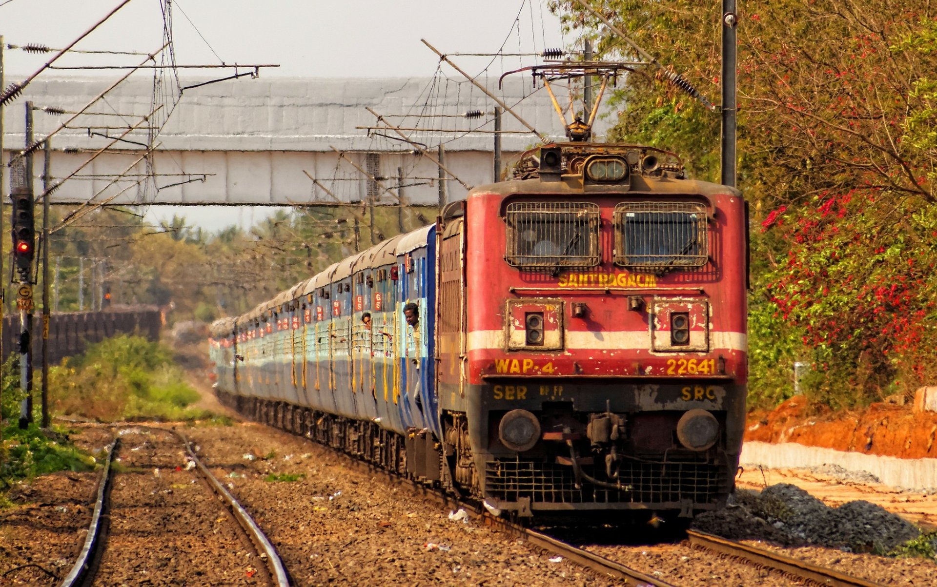 Download India Railroad Vehicle Train HD Wallpaper - Train To University Of Illinois Urbana Champaign