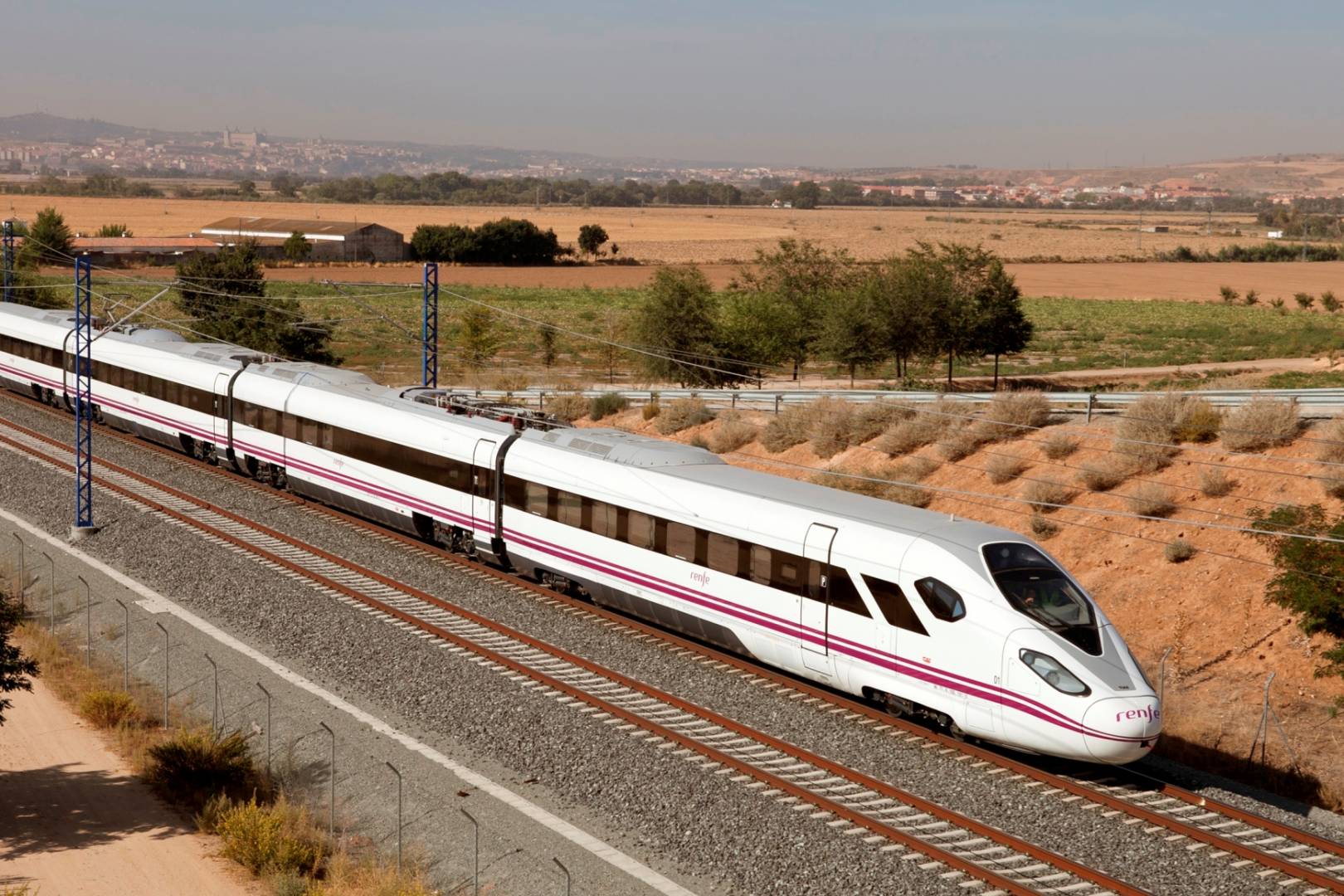 Estos son los 10 trenes de alta velocidad que tiene Renfe - Trenvista - Tren Before And After 1 Cycle