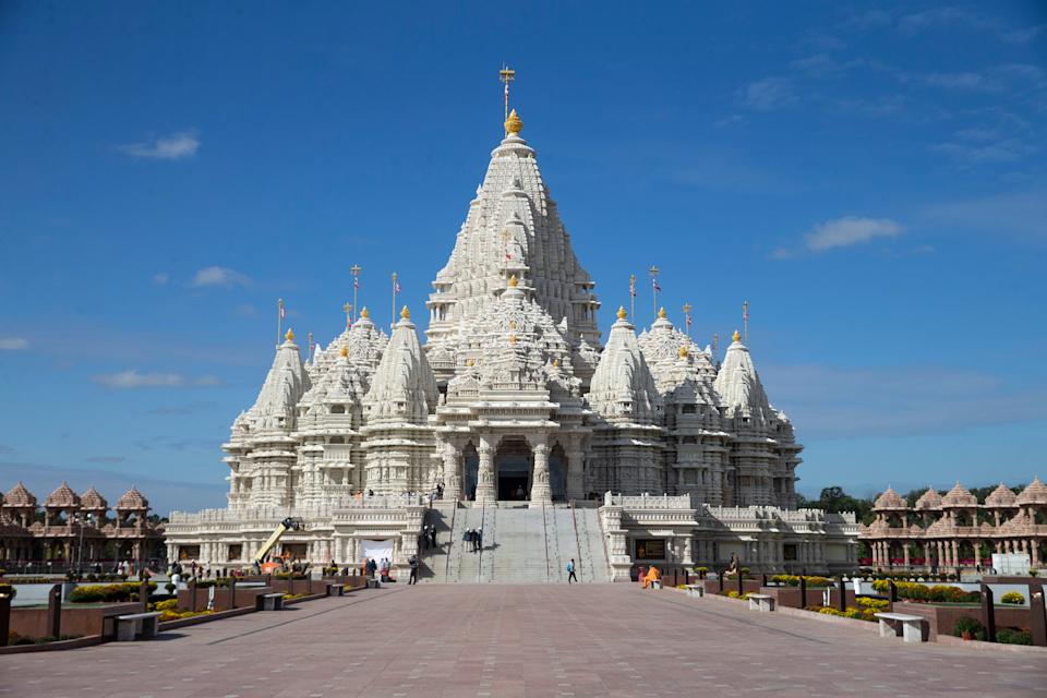 Grand and contentious, the world's largest Hindu temple is opening in - Temple Beth El West Palm Beach