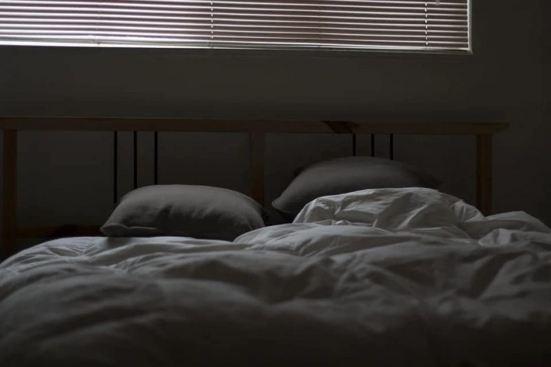 How High Should Your Pillow Be? Best Sleep Guide - Krostrade UK - How High Should Your Pillow Be