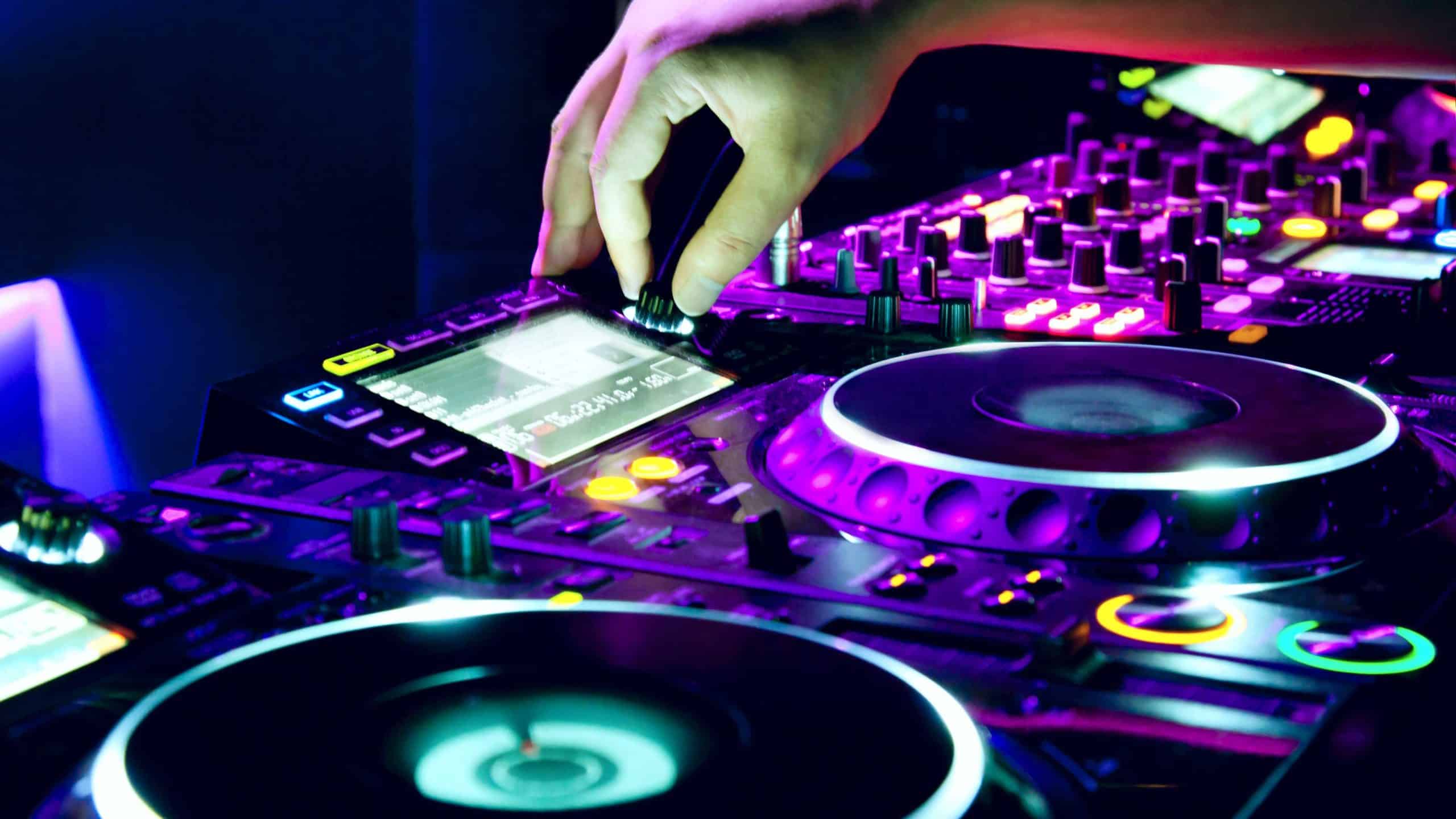 How to be a DJ and Mix Music - How To Mix Creatine With Water