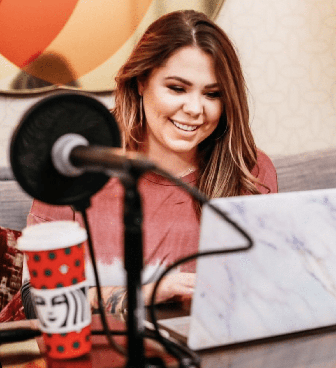 Kailyn Lowry Podcast Pic - The Hollywood Gossip - How Much Does Kailyn Lowry Make On Her Podcast