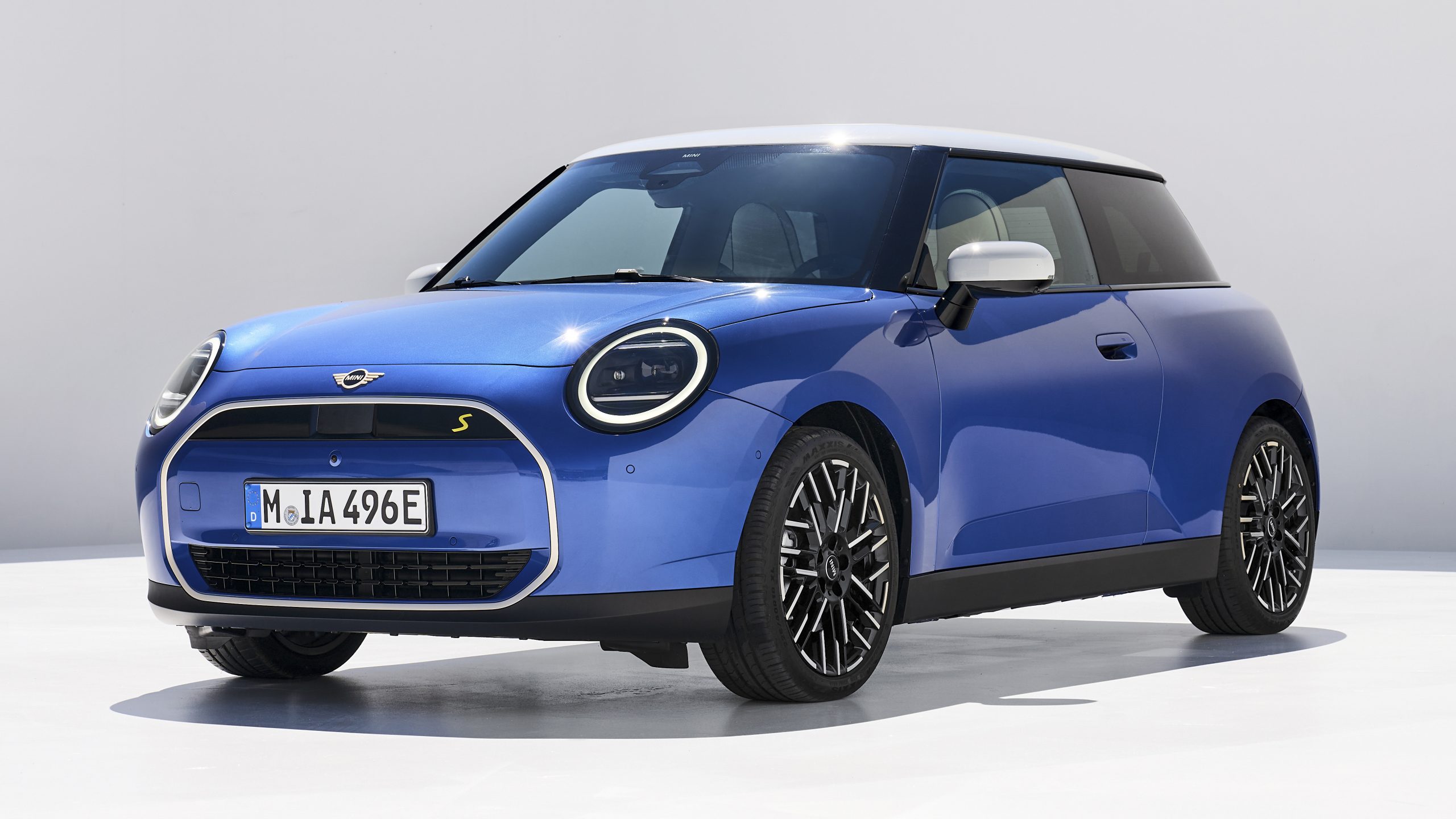 Mini Cooper 2024: 3-door hatch now fully electric with up to 215hp - Mini Verse Make It Mini Makeup