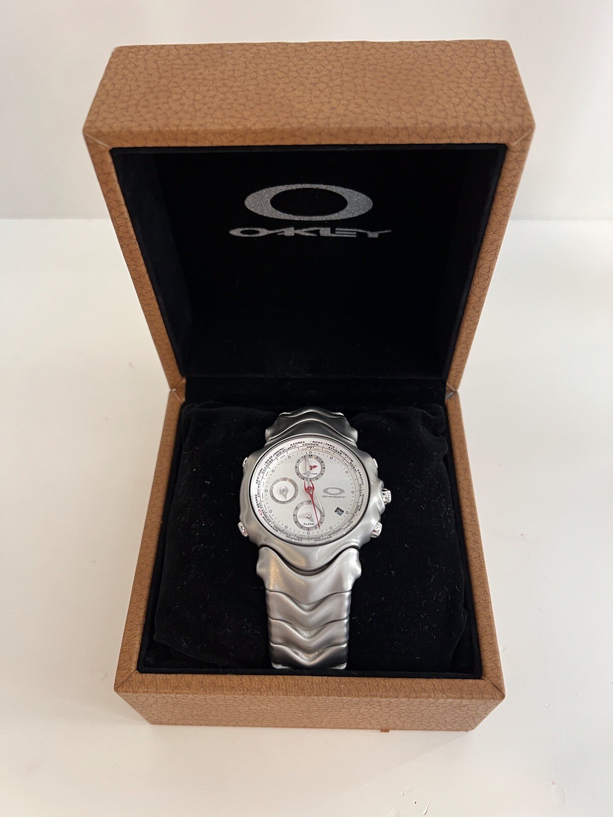 Oakley GMT Watch Honed Stainless Steel White 10-140+Case Judge Sapphire - Oakley 10 Bar Sapphire Crystal Swiss Made Watch