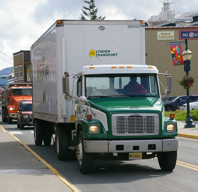 Lynden Transport Drivers To Deliver Capitol Christmas Tree Again