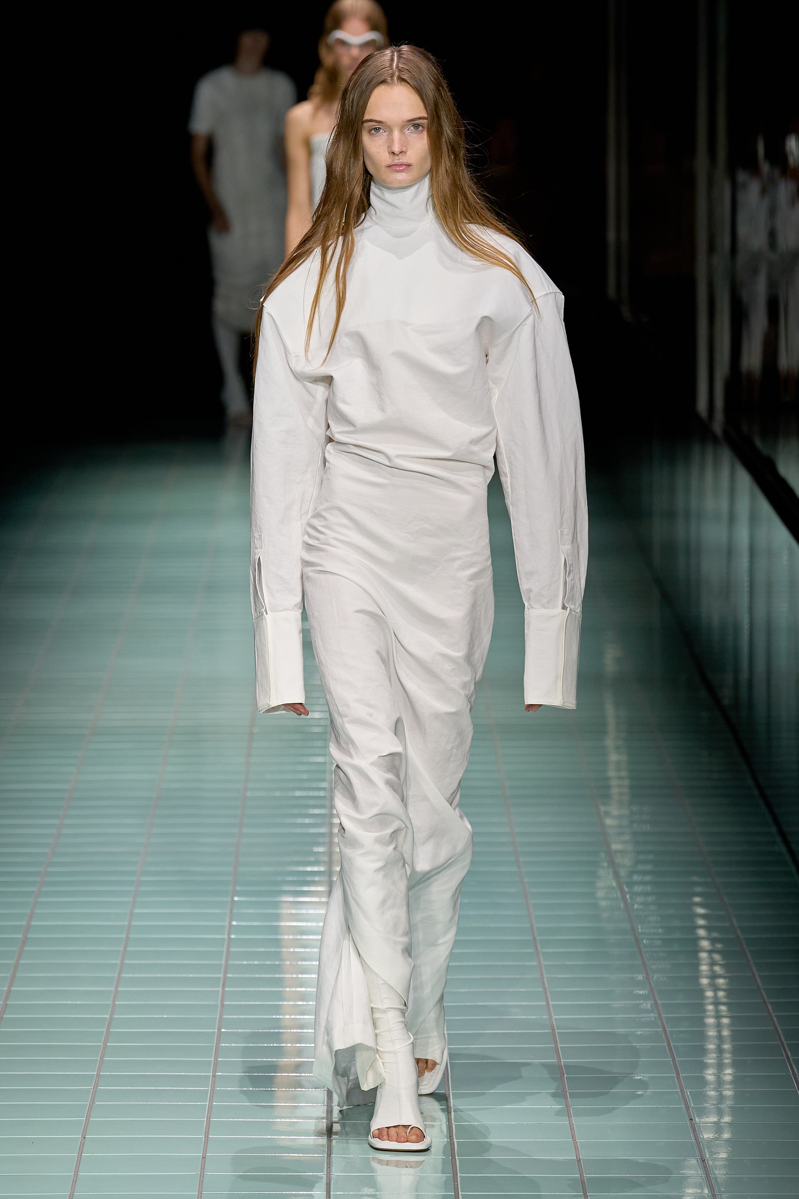 Sportmax Spring 2024 Ready-to-Wear Collection | Vogue - How To Wear A Knee Brace Properly