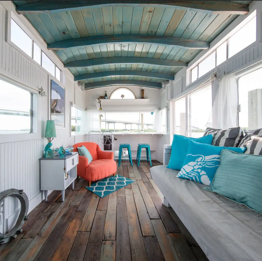 The Best Pet-Friendly Airbnbs––Traveling with Pets - Evaluate The Hotels Company Airbnb On Pet-friendly Hotels