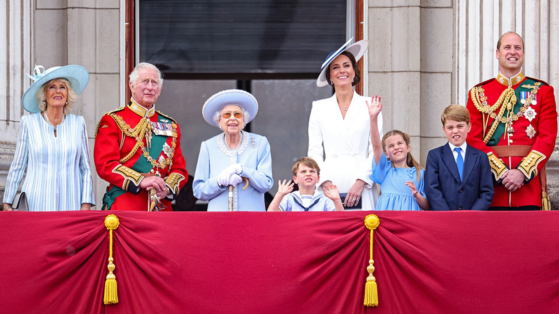 The Queen joined by Kate Middleton and royal family on iconic balcony - Royal Regency By Diamond Resorts Vincennes
