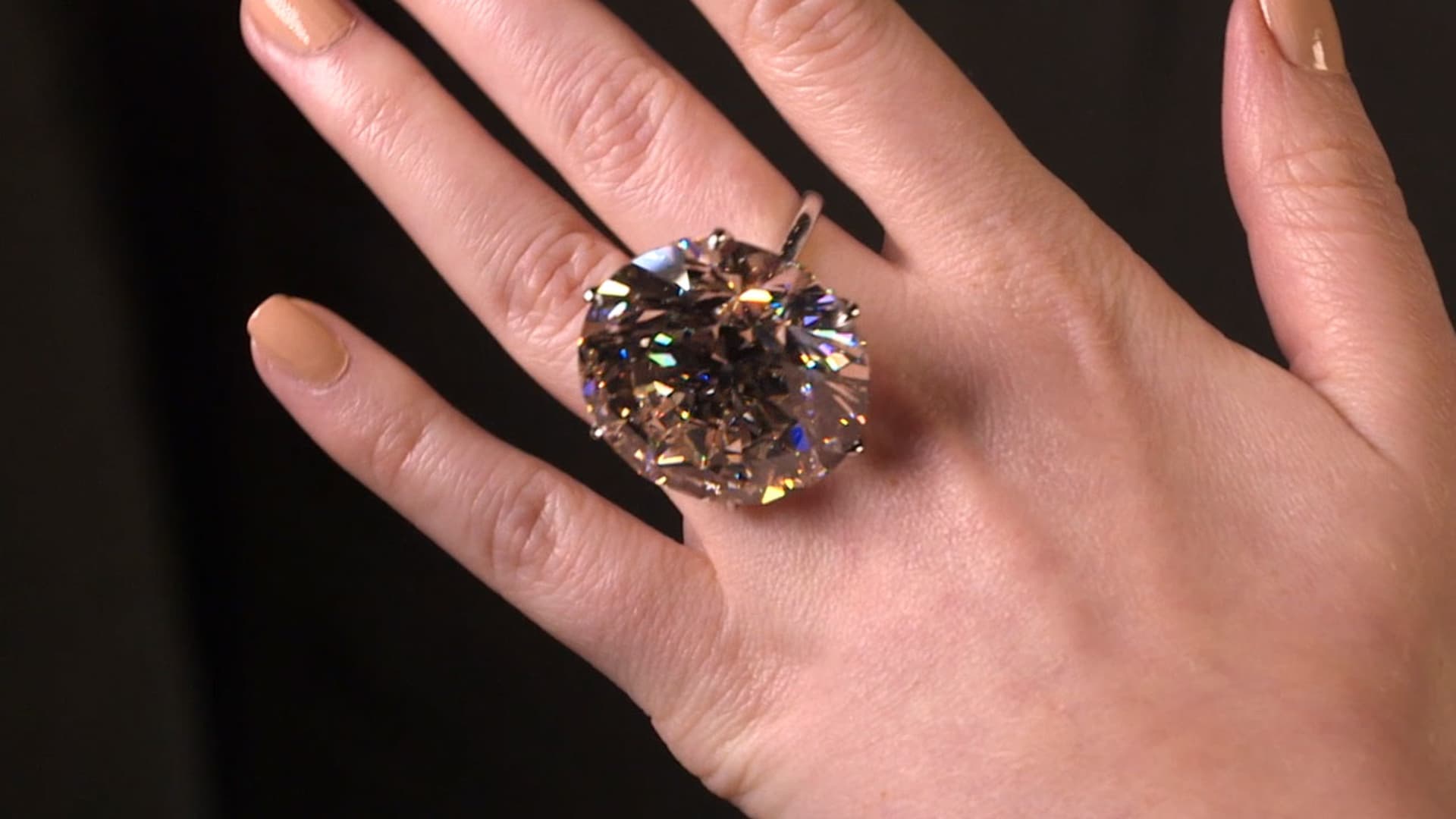 This is the largest round diamond ever to appear at auction - Largest Cut Diamond In The World