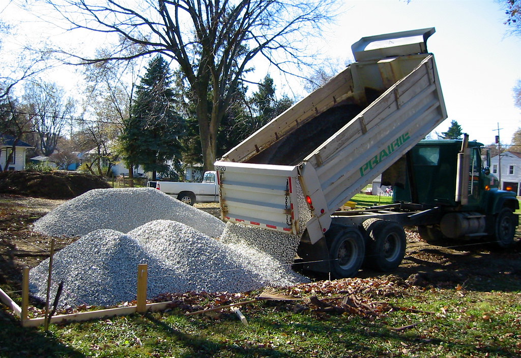 Truckload of gravel | Dump truck unloading gravel at the Fai… | Philip - How Many Tons Of Gravel Can A Dump Truck Hold