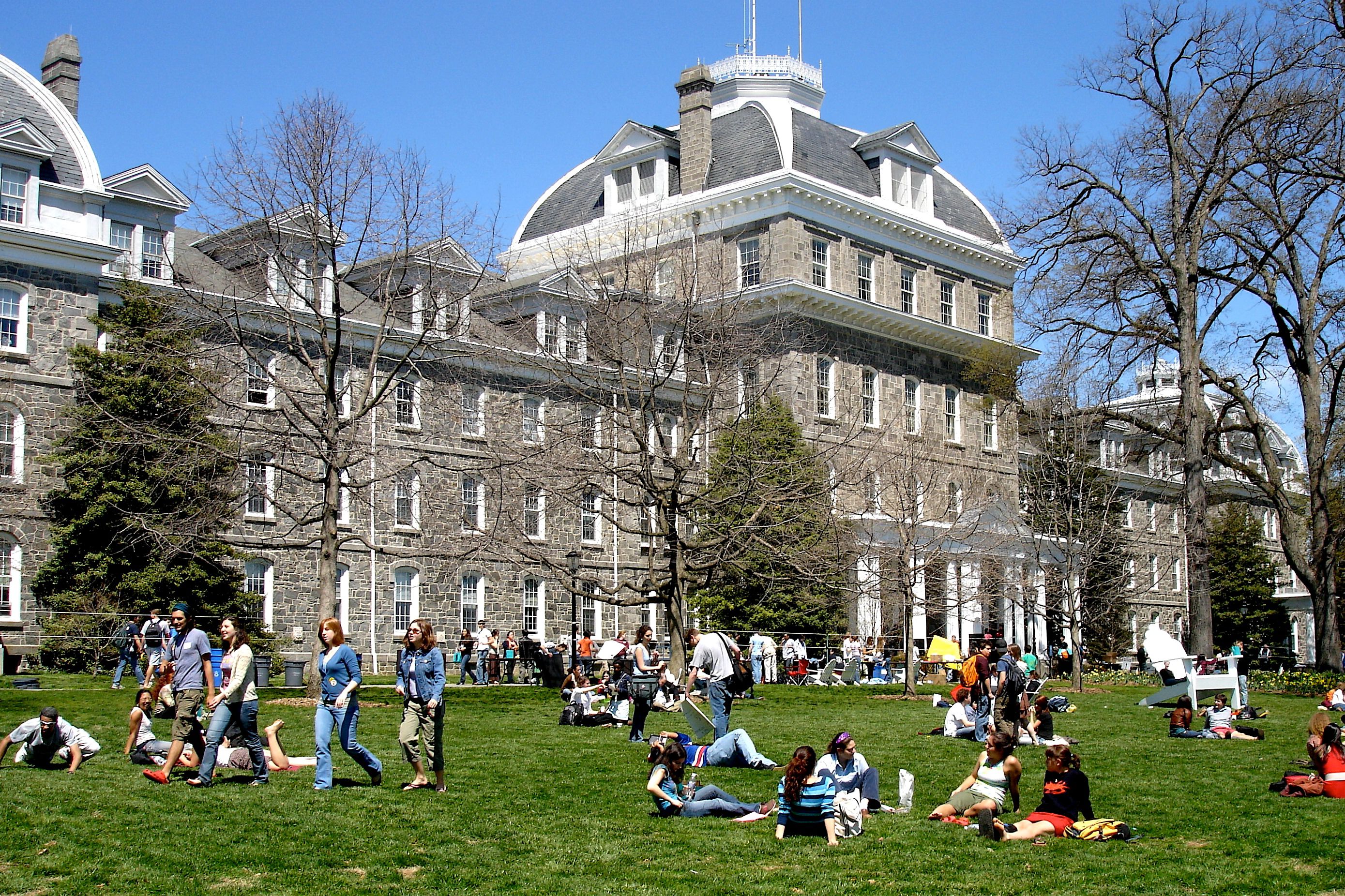 What to Look for in a College: 13 Important Features - College Hunks Hauling Junk & Moving Chicagoland